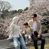 Nikita Willy dan Indra serta Issa di taman sakura