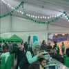Oki Setiana Dewi Bagi-bagi Makanan