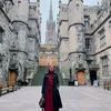 Oki Setiana Dewi berpose di Edinburgh University