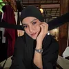 Olla Ramlan pose manis berhijab