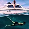 Olla Ramlan berenang di laut