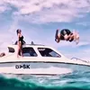 Olla Ramlan naik kapal di tengah laut