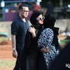 Olla Ramlan di Pemakaman Sang Ibu