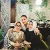 Kedekatan Olla Ramlan dengan Ibunya