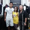 Gunawan Okie Agustina Fitting Baju