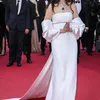 Anne Hathaway Cannes Red Carpet Cantik