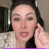Lita Gading pakai baju putih