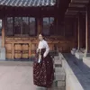 Min Hyo Rin Pakai Hanbok