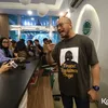 Pandji Pragiwaksono bicara depan media
