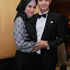 chelsea olivia, glenn alinskie, busana artis