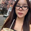 Park Jin Joo Minum Kopi