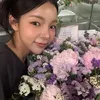 Park Jin Joo Foto Bareng Bunga