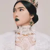 pemotretan Isyana Sarasvati bak ratu