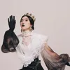 pemotretan Isyana Sarasvati bak ratu