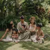 Jennifer Bachdim Pemotretan Bareng Suami &amp; Anak