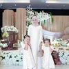 Aurel Hermansyah foto bareng Ameena dan Azura