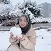 Beby Salsabila Mulyono main bola salju di Korea Selatan