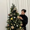 Foto-Foto Cha Eun Woo Dengan Suasana Natal