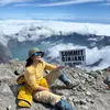 Atiek CB Sukses Mendaki Puncak Gunung Rinjani di Usia 62 Tahun