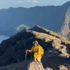 Atiek CB Sukses Mendaki Puncak Gunung Rinjani di Usia 62 Tahun