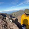 Atiek CB Sukses Mendaki Puncak Gunung Rinjani di Usia 62 Tahun