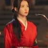 IU pakai hanbok merah