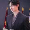 Byeon Woo Seok pakai jas