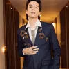 Vidi Aldiano Pakai Jas Biru