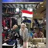Ayana Moon Kecilkan Baju