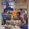 Ayana Moon Kecilkan Baju