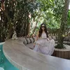 Alyssa Daguise di Tepi Kolam