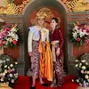Pesona Antonio Blanco Jr Pakai Baju Adat Bali