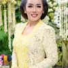 Soimah pakai kebaya kuning
