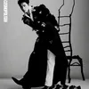 Yang Yang dengan Pose Dinamis dan Fashion Editorial