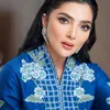 Ashanty Kenakan Batik Warna Biru