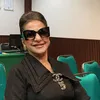Ibu Tasya Farasya Duduk