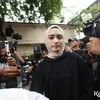 Inara Rusli pakai baju hitam