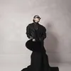 Agnez Mo outfit serba hitam