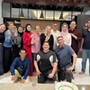Ahmad Dhani Mulan Ciuman di Foto Keluarga