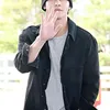 Ahn Hyo Seop melambaikan tangan