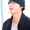 Ahn Hyo Seop pakai anting