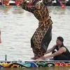 Potret Aisar Khaled Ikut Lomba Pacu Jalur