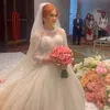 Lindi dan gaun pengantinnya