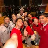 Potret Al Ghazali Tampil Unik Saat Nonton Timnas