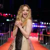 Amanda Seyfried tersenyum ceria di red carpet Berlinale 2026