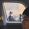 Angie dan putranya di mobil