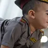 anak tasya farasya pakai baju polisi