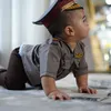 anak tasya farasya pakai baju polisi