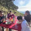 Potret Anang Ashanty Ajak Keluarga Ngopi Cantik di Bukit Sikunir