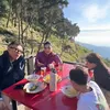Potret Anang Ashanty Ajak Keluarga Ngopi Cantik di Bukit Sikunir